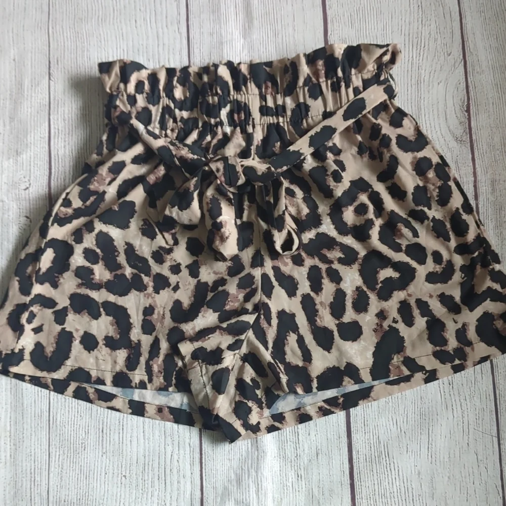 SHEIN High Waist Leopard Shorts - Picture 1 of 5